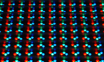 Chiny zwiększają produkcję wyświetlaczy LED RGB o wysokiej rodzielczości