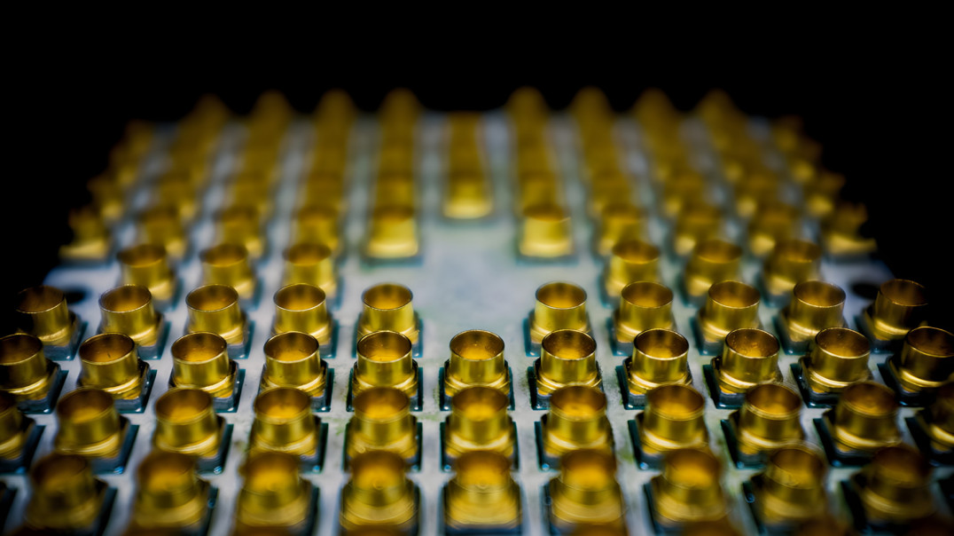 Intel zwiększa skalę produkcji chipów kwantowych