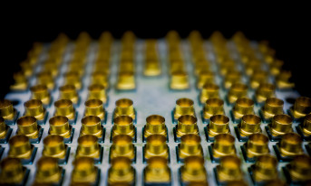 Intel zwiększa skalę produkcji chipów kwantowych