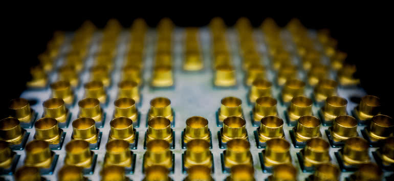 Intel zwiększa skalę produkcji chipów kwantowych 