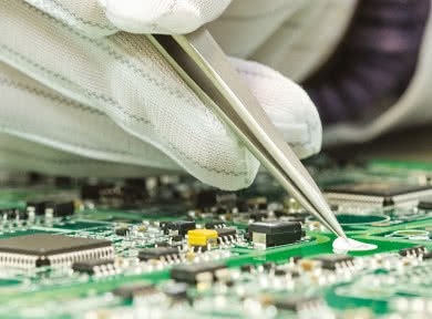 Produkcja urządzeń elektronicznych - w kooperacji lub we własnym zakresie