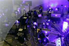 W Toruniu uruchomiono pierwszy optyczny zegar atomowy 
