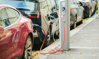 Norwegowie coraz częściej wybierają samochody elektryczne