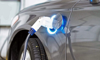 Wartość rynku wyposażenia zasilającego pojazdy elektryczne przekroczyła 14 miliardów dolarów