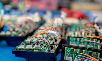 Efektywne sposoby obniżania kosztów produkcji oraz montażu PCB
