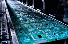 Urządzenia technologiczne do produkcji elektroniki 