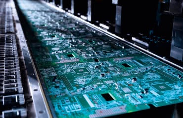 Urządzenia technologiczne do produkcji elektroniki 