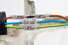 Łączenie przewodów elektrycznych w instalacjach budynkowych
