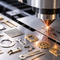 Laserowe wycinanie precyzyjnych mikrodetali metalowych – wizualizacja 