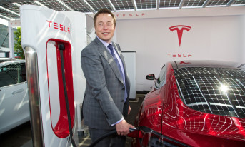 Elon Musk kupuje 72500 akcji Tesli