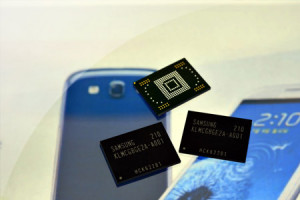 Ultraszybkie pamięci NAND Flash o pojemnościach 16, 32 i 64 GB