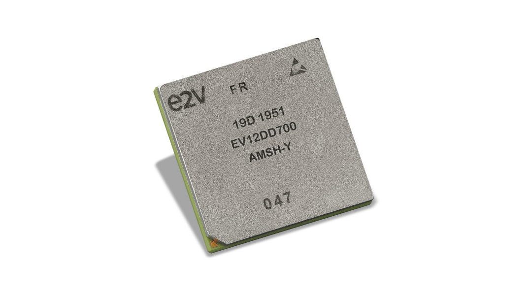 Przetwornik C/A o paśmie 25 GHz do bezpośredniej syntezy sygnałów mikrofalowych