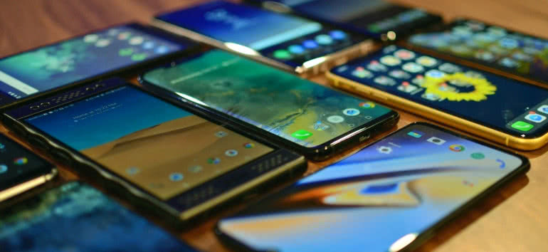 Globalna sprzedaż smartfonów wzrosła w 2021 roku o 6% 