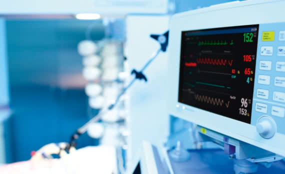 Zasilacze w elektrycznych urządzeniach medycznych – kwestie bezpieczeństwa 