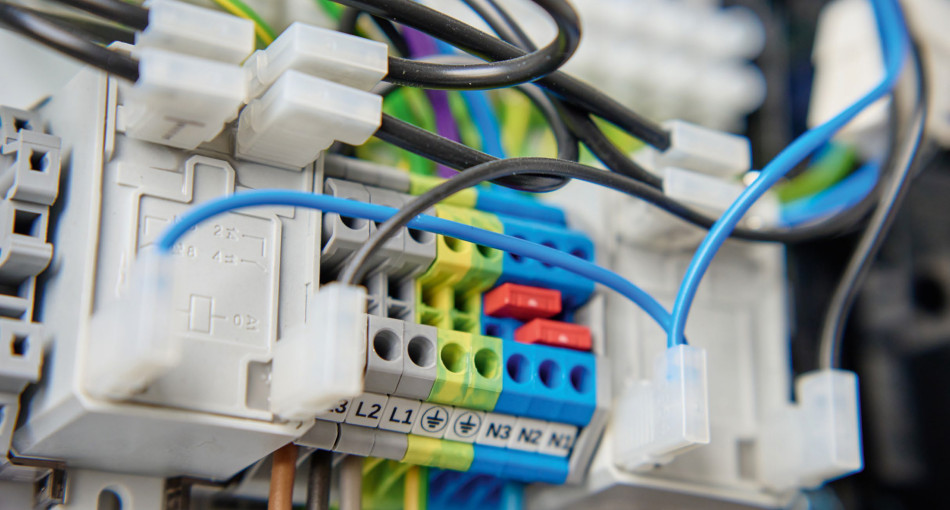 Łączenie przewodów elektrycznych - przegląd dostępnych technologii zacisków