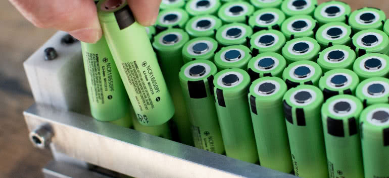 Ceny akumulatorów li-ion spadną do 100 dolarów za kWh 