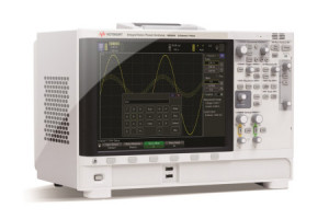 Analizator mocy z funkcją wizualizacji oscyloskopowej i sterowaniem za pomocą ekranu dotykowego