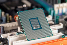 Intel wyda 1 miliard dolarów na zwiększenie produkcji chipów 14 nm 