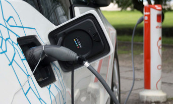 Sprzedaż samochodów elektrycznych i hybrydowych typu plug-in w UE wzrosła do ponad 1 miliona