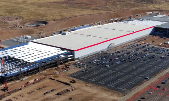 Tesla oficjalnie uruchomiła produkcję w Gigafactory