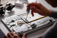 Narzędzia ręczne i wyposażenie warsztatowe