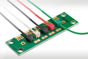 Miniaturowe terminale IDC-PCB 3,3 x 3,3 x 2,8 mm dla przewodów o średnicy do 1,1 mm