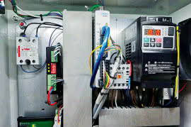 Cynowanie wyprowadzeń przekaźników przy użyciu zaawansowanego regulatora temperatury 