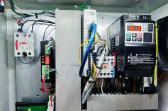 Cynowanie wyprowadzeń przekaźników przy użyciu zaawansowanego regulatora temperatury 