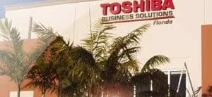 Toshiba mozolnie wychodzi na prostą 
