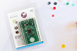 Zestaw deweloperski z mikrokontrolerem STM32 F3 i 9-osiowym czujnikiem MEMS