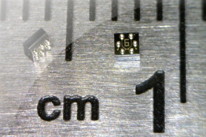 Najmniejszy na rynku 3-osiowy czujnik przyspieszenia o wymiarach 1,1 x 1,1 x 0,74 mm