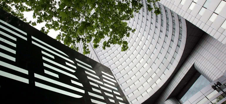 IBM notuje spadek przychodów 