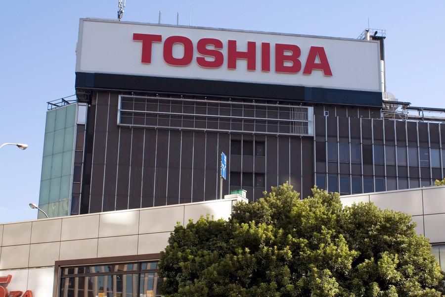 Toshiba sprzeda część chipowego biznesu