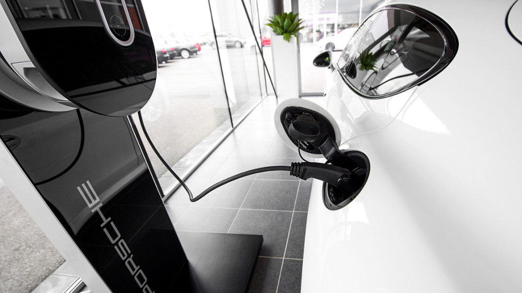 Porsche udostępnia 15-minutowe ładowarki samochodów elektrycznych