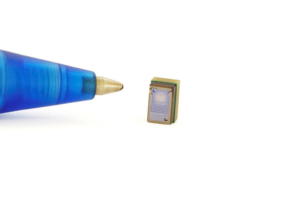 Miniaturowy oświetlacz IR do urządzeń z funkcją rozpoznawania twarzy