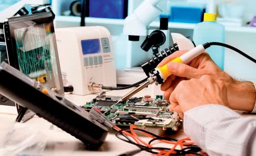 Wyposażenie warsztatowe do produkcji i serwisu elektroniki tworzy niezbędną infrastrukturę do codziennej pracy