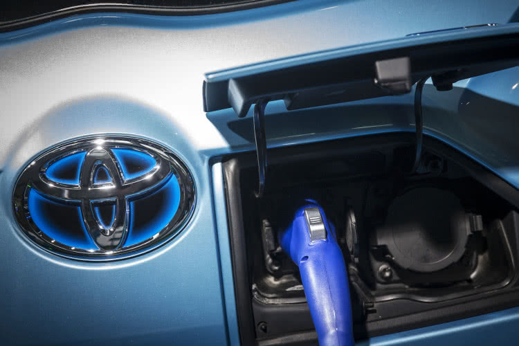 Toyota opracowuje nowy typ baterii do samochodów