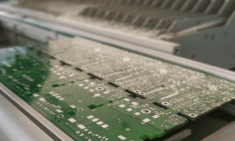 Transformacja rynku PCB: strukturalne niedobory laminatów i surowców do 2027 roku